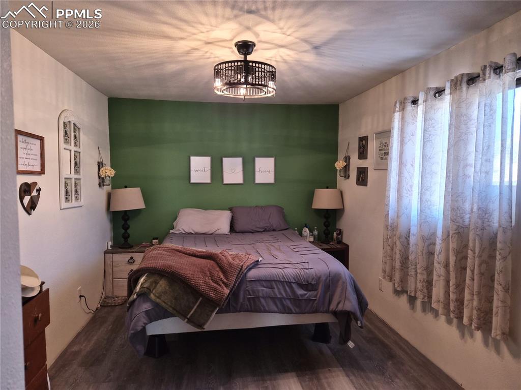 Image 29 of 31: Bedroom