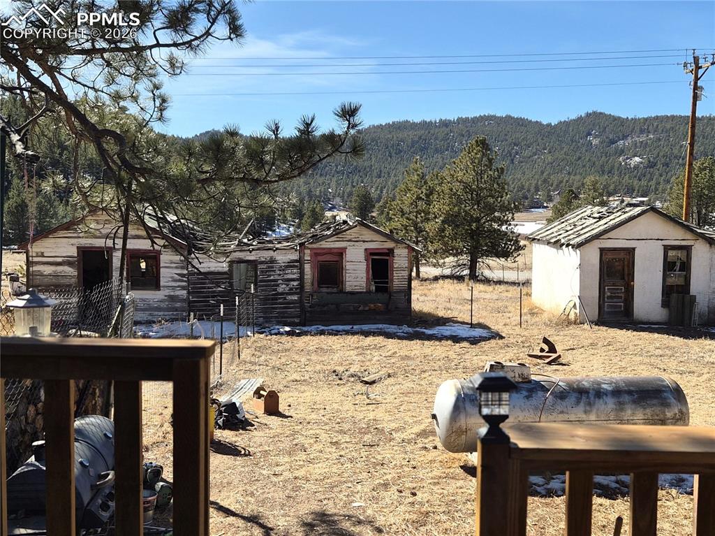 Image 31 of 31: Yard