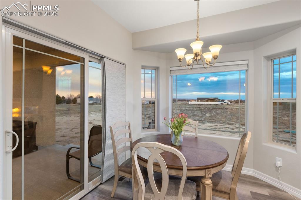 Image 17 of 34: Dining Area