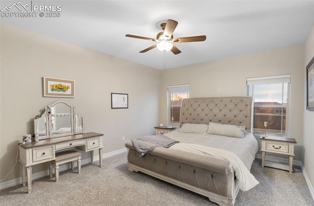 Image 19 of 34: Bedroom