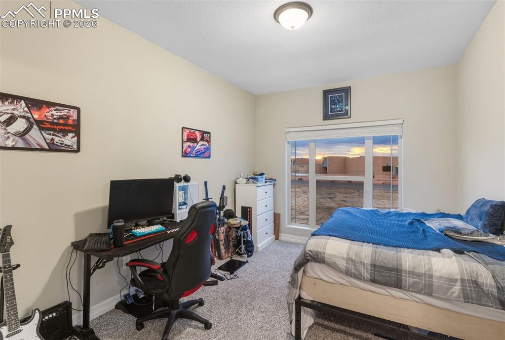 Image 23 of 34: Bedroom