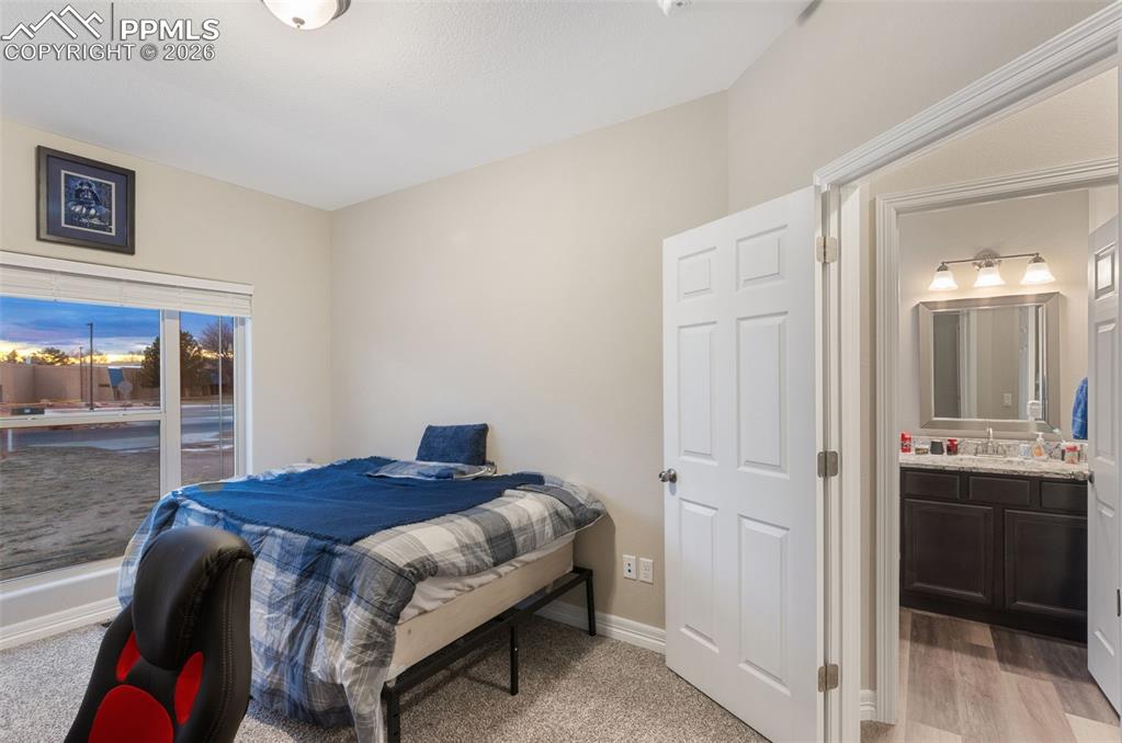 Image 25 of 34: Bedroom