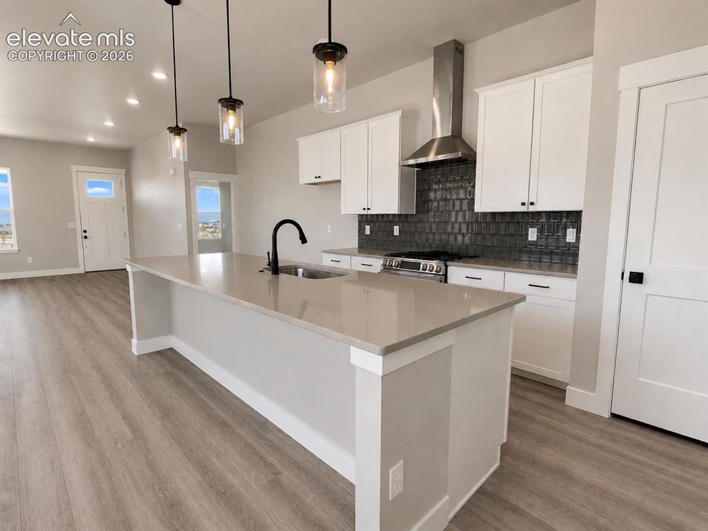 Image 3 of 10: Kitchen