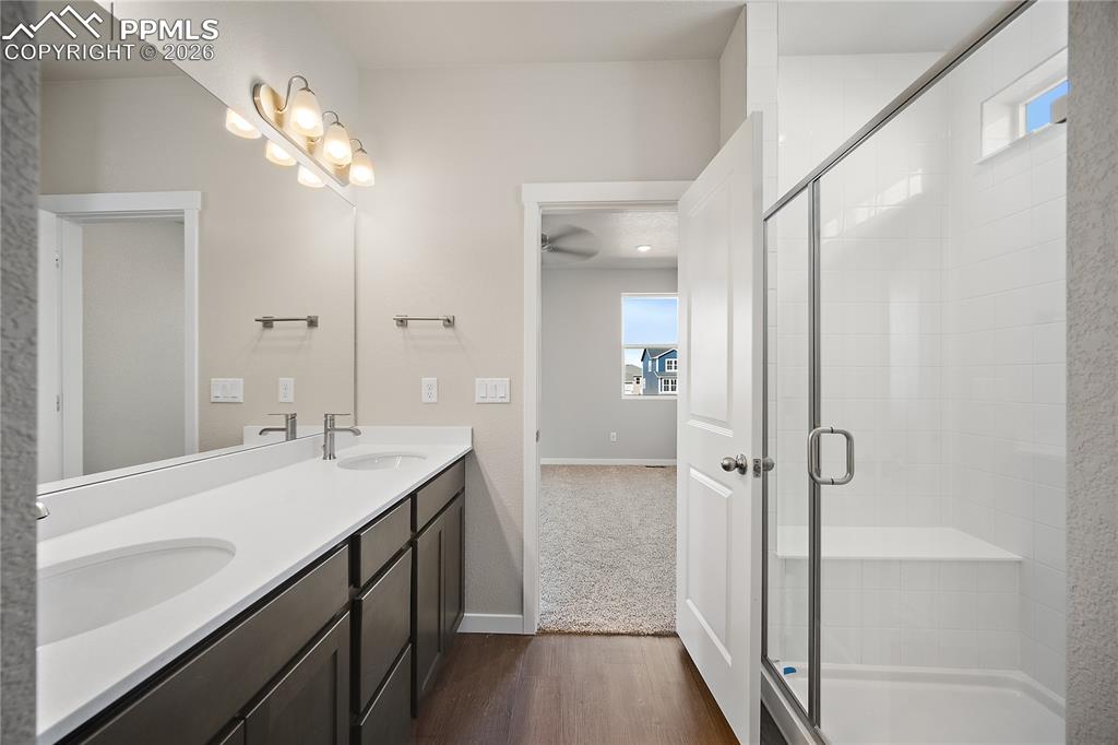 Image 21 of 42: Bathroom