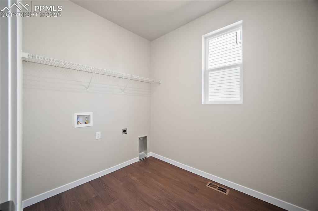 Image 24 of 42: Laundry