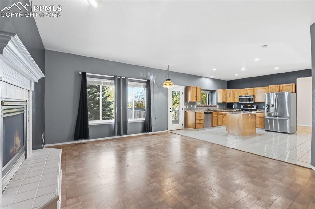 Image 18 of 50: Kitchen