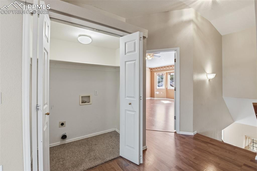 Image 35 of 50: Laundry