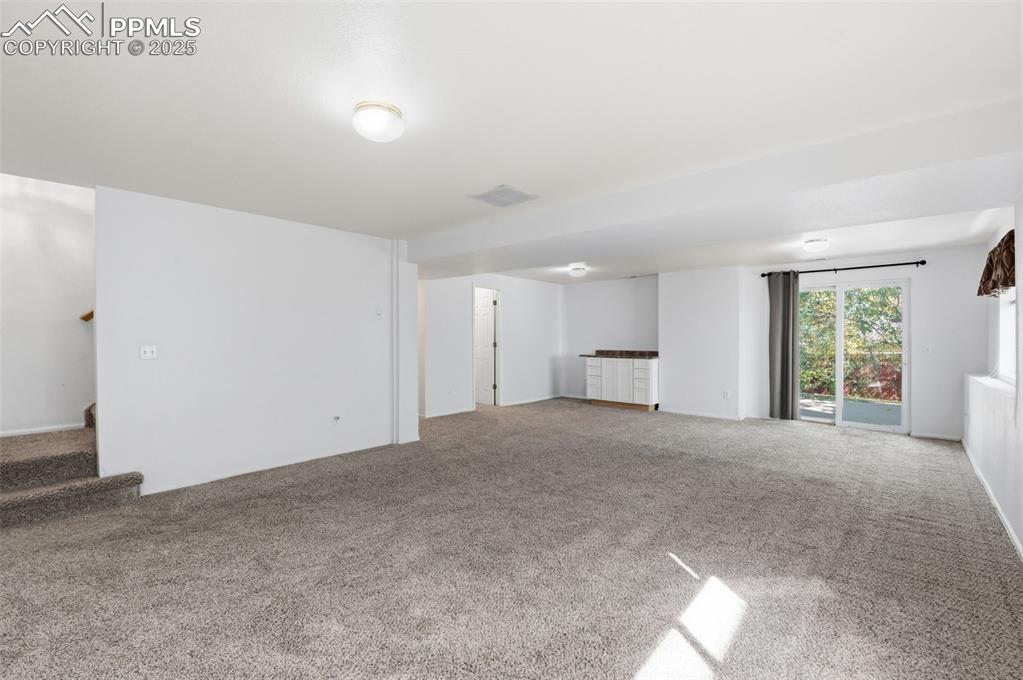 Image 36 of 50: Living Room