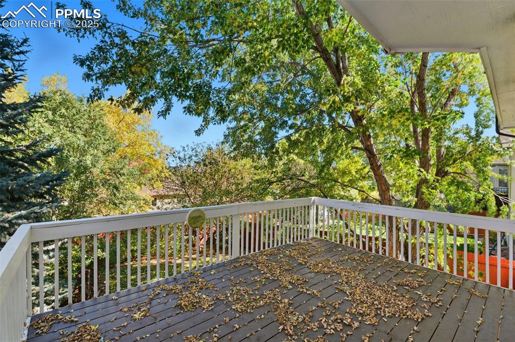 Image 47 of 50: Deck