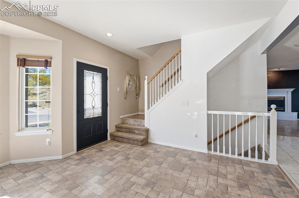 Image 5 of 50: Entry