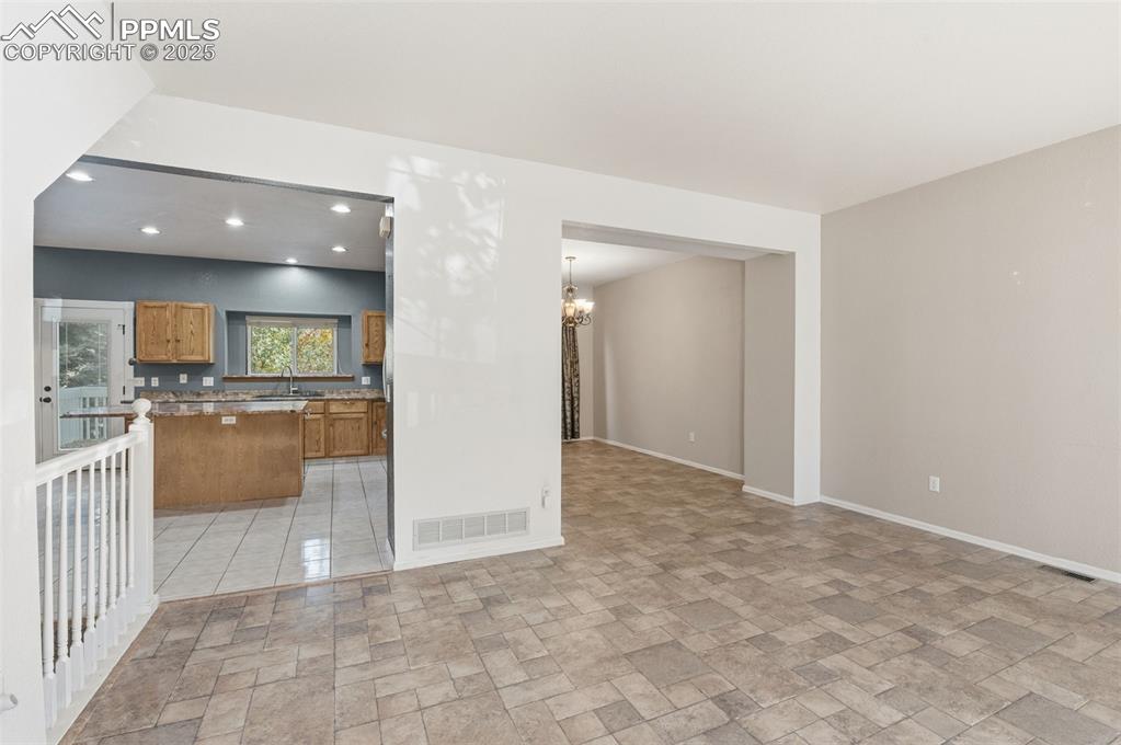 Image 6 of 50: Kitchen