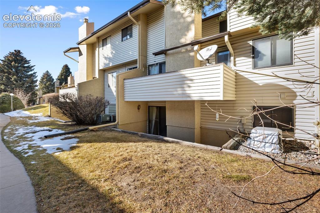 Image 16 of 23: Rear of unit.