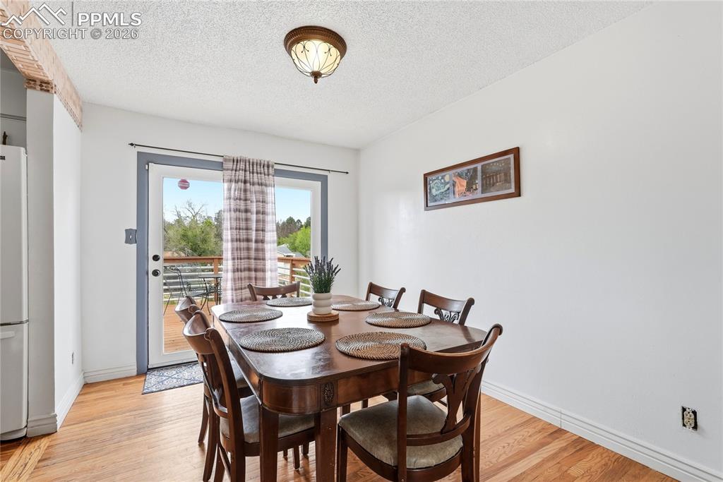 Image 10 of 50: Dining Area