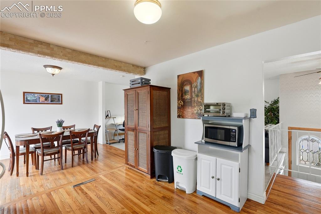 Image 12 of 50: Dining Area