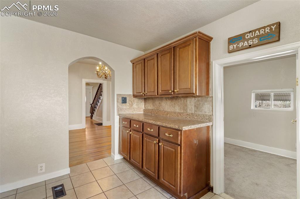 Image 13 of 43: Kitchen