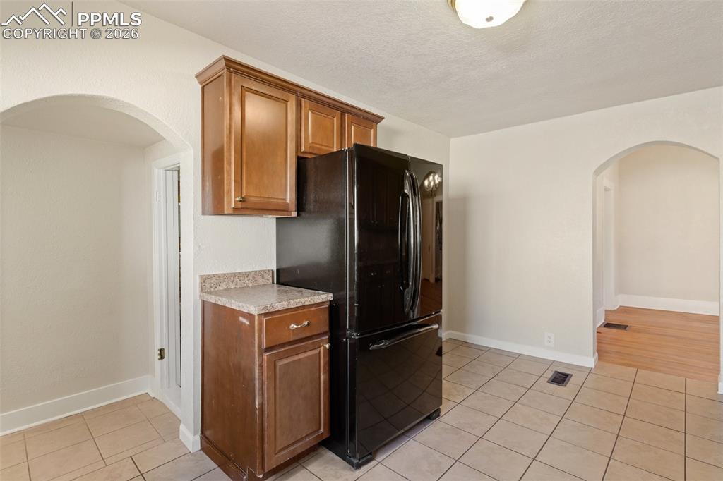 Image 15 of 43: Kitchen