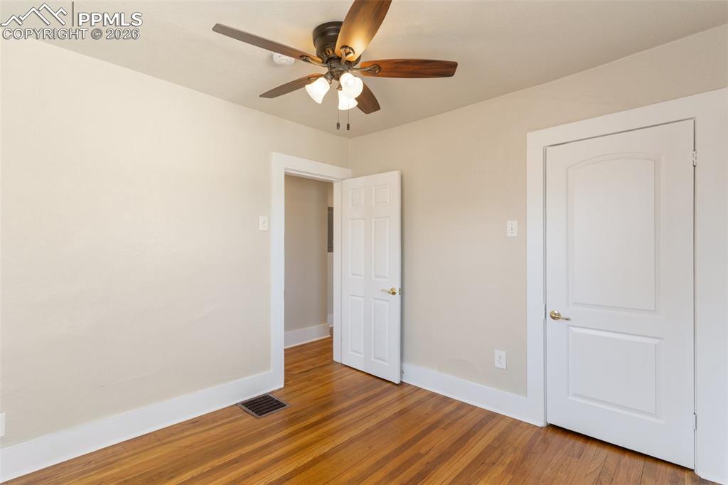 Image 38 of 43: Bedroom