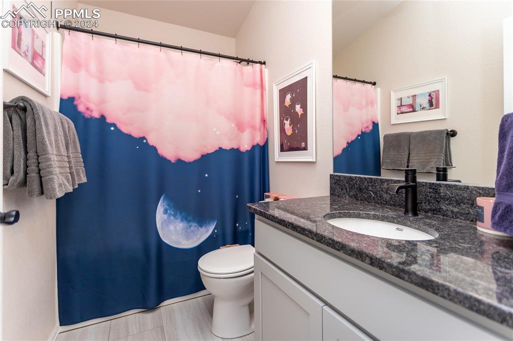 Image 8 of 43: Bathroom