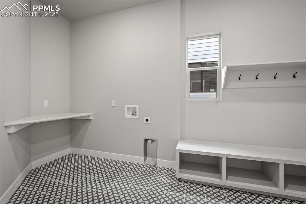 Image 23 of 32: Laundry