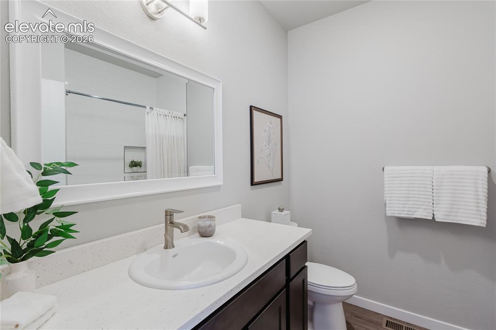 Image 11 of 21: Upper Full Bathroom
