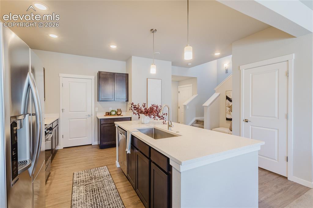 Image 4 of 21: Quartz Countertops