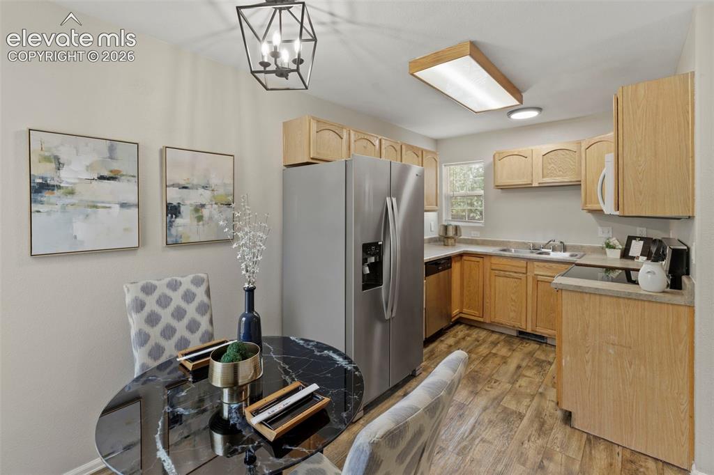 Image 17 of 48: Kitchen