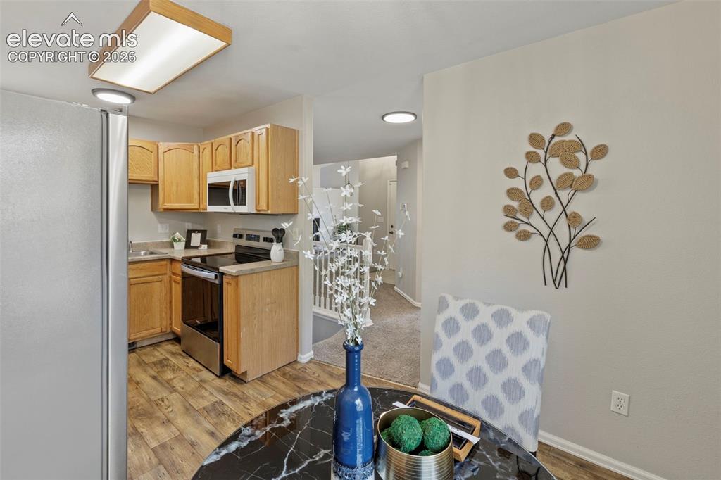 Image 18 of 48: Kitchen