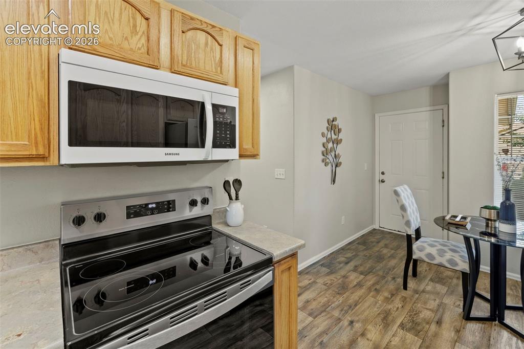 Image 20 of 48: Kitchen