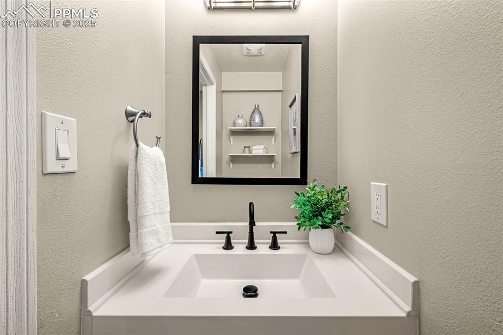 Image 15 of 29: Bathroom