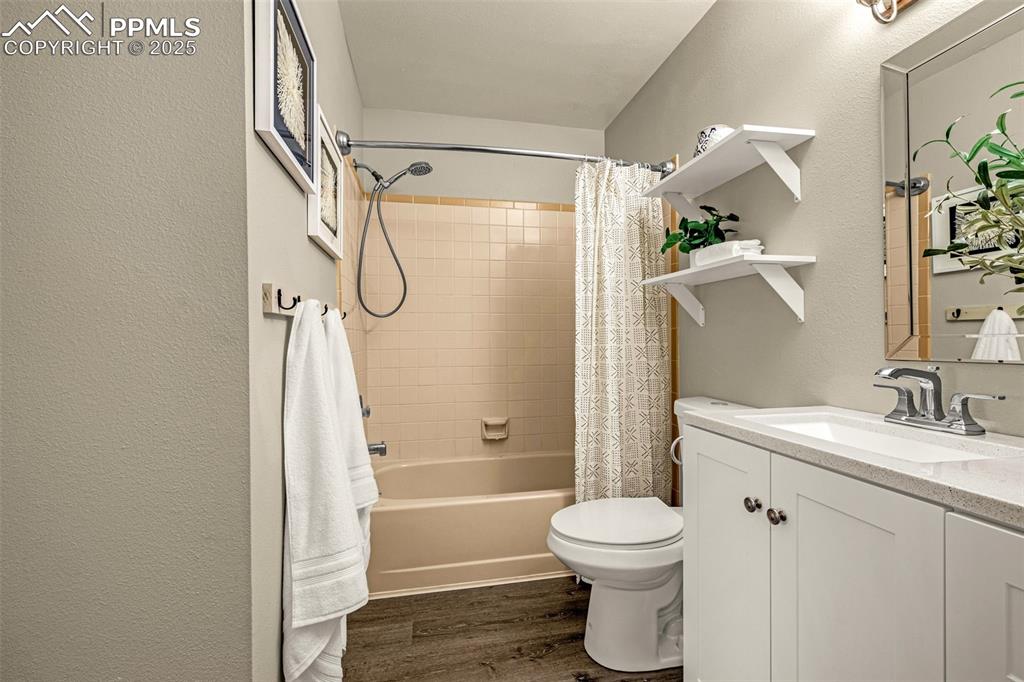 Image 20 of 29: Bathroom