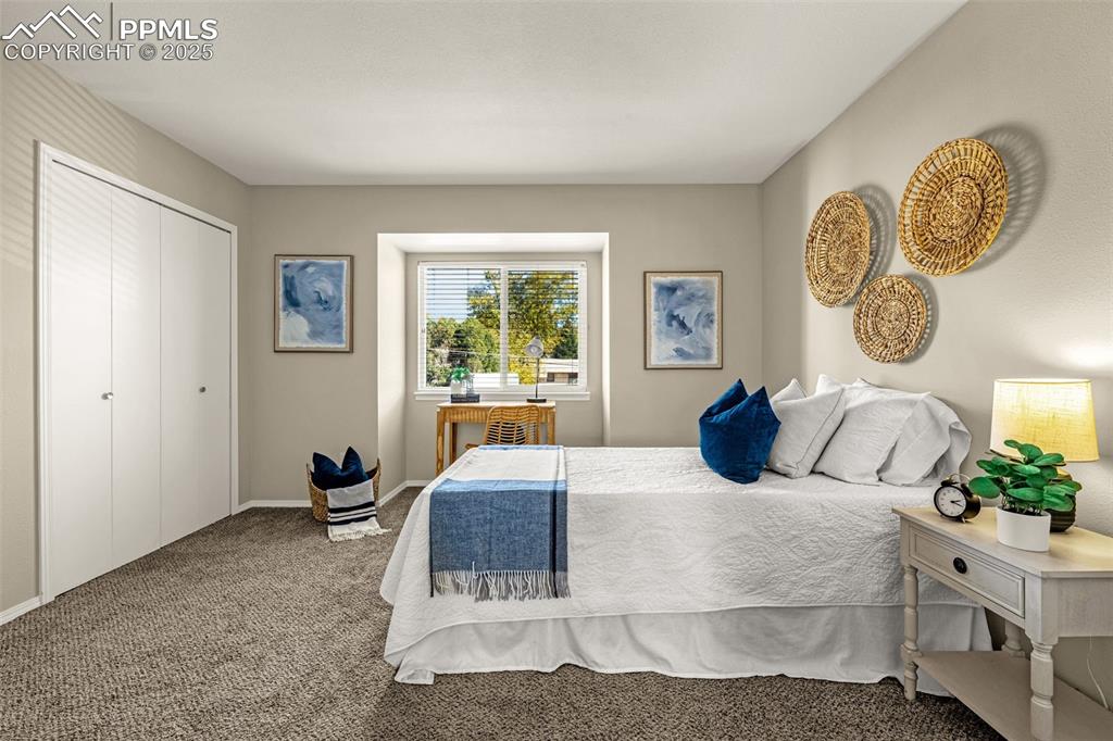 Image 22 of 29: Bedroom