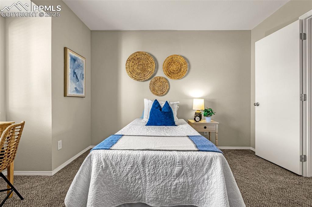 Image 24 of 29: Bedroom