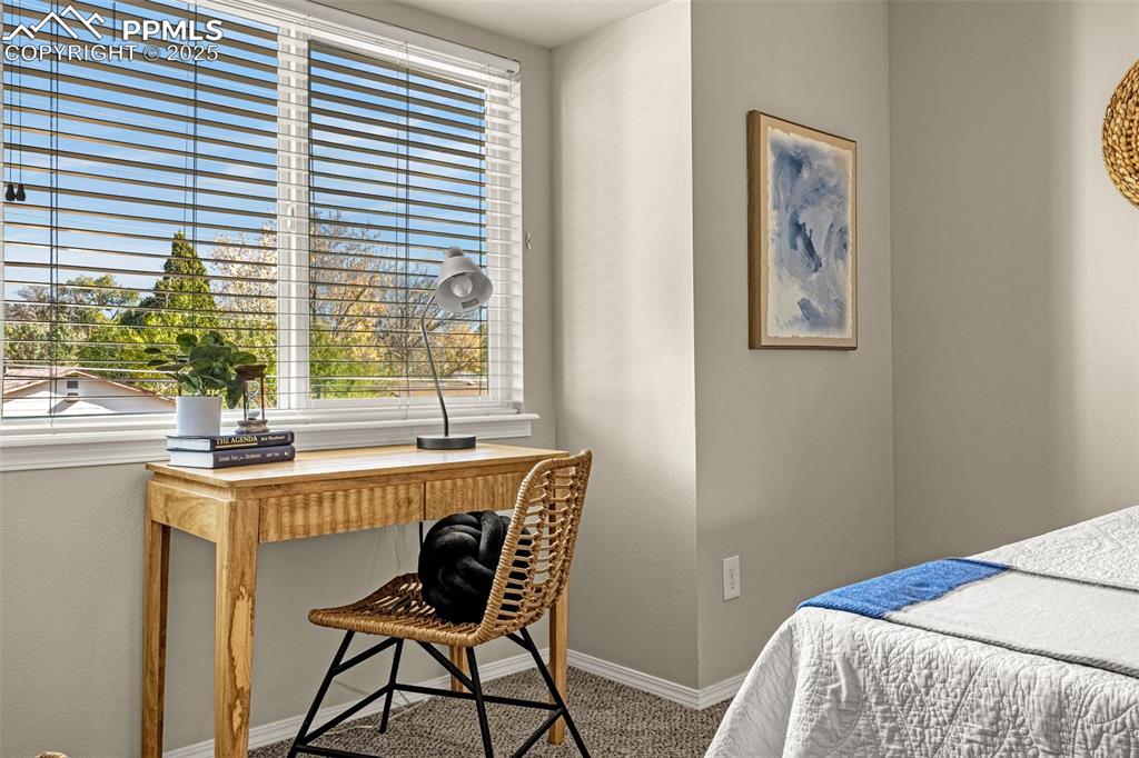 Image 25 of 29: Bedroom