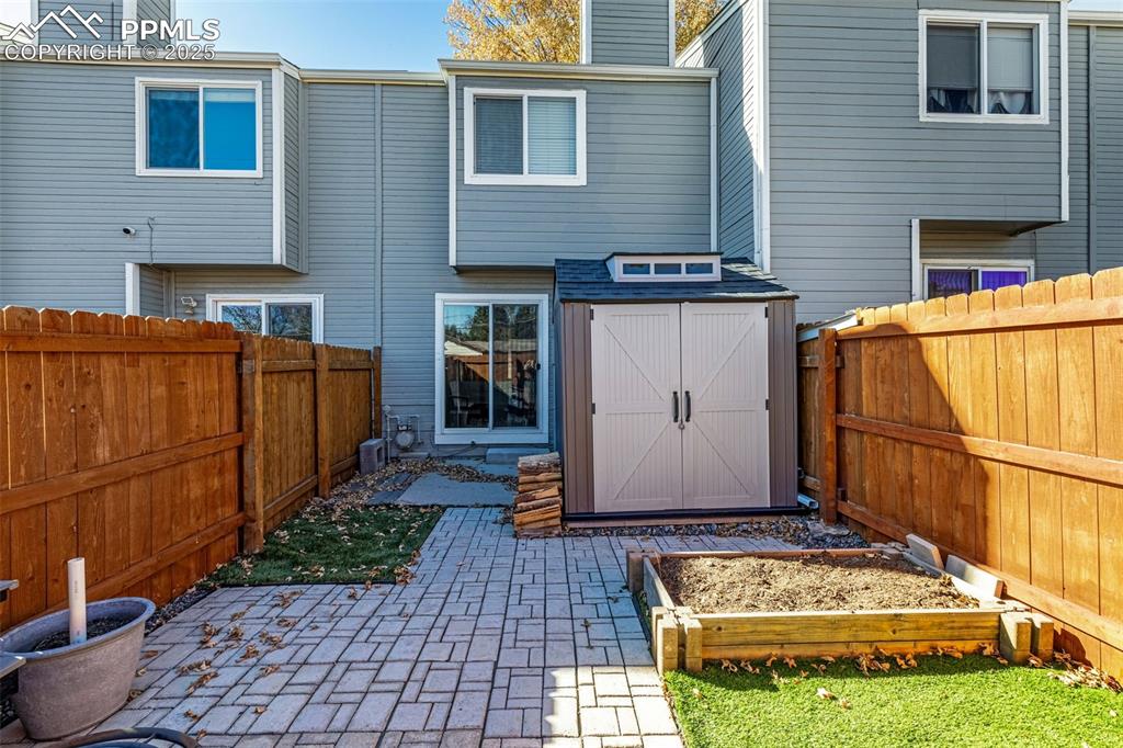 Image 27 of 29: Patio