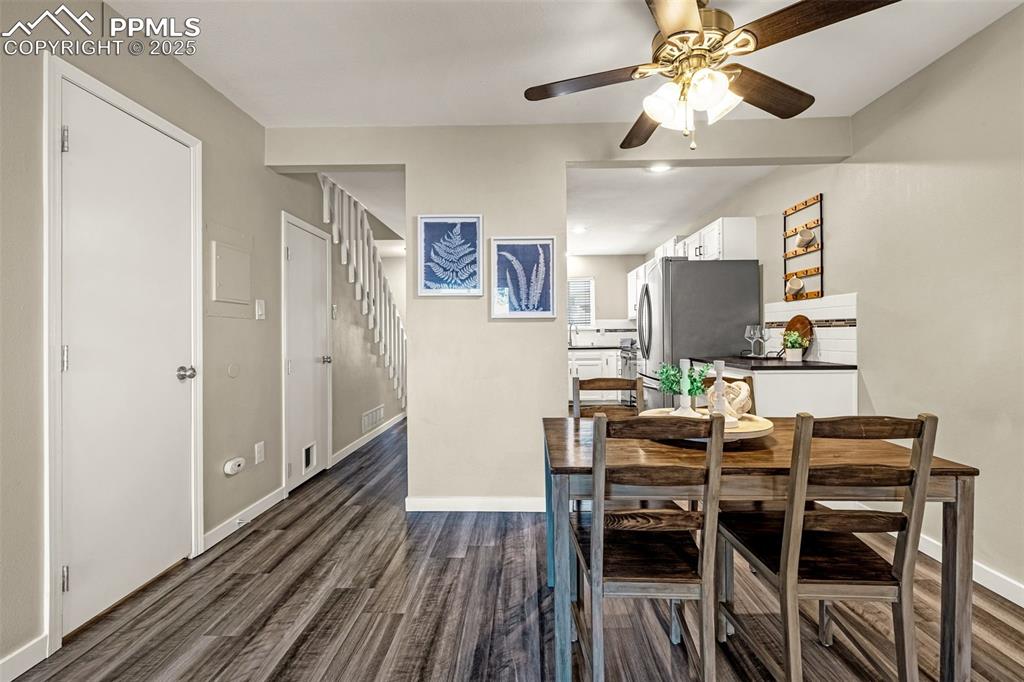 Image 9 of 29: Dining Area