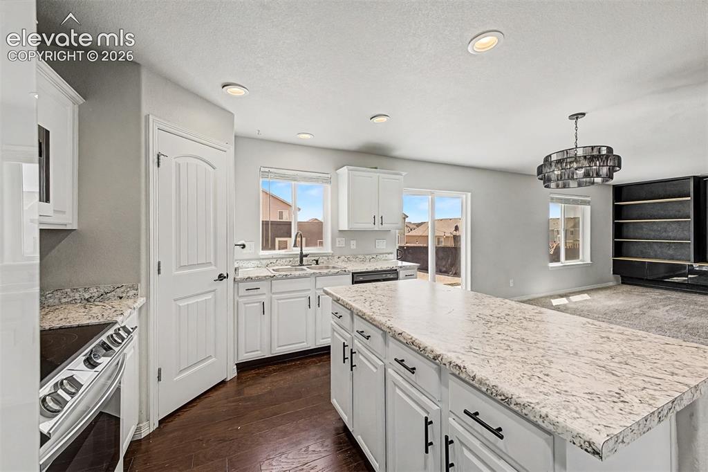 Image 2 of 39: Beautiful kitchen