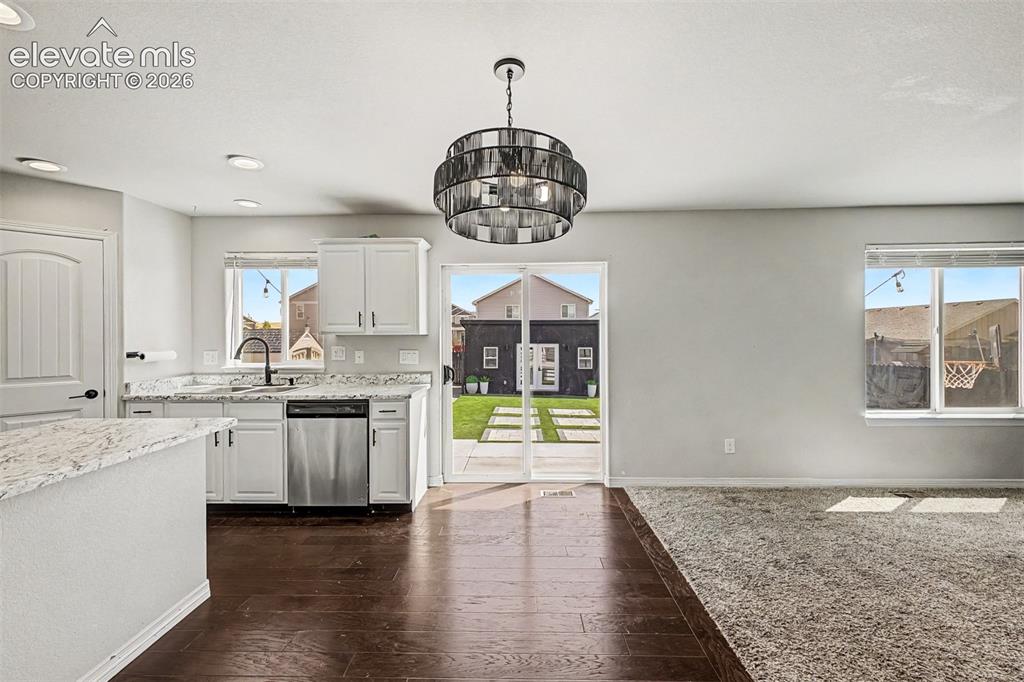 Image 9 of 39: Kitchen