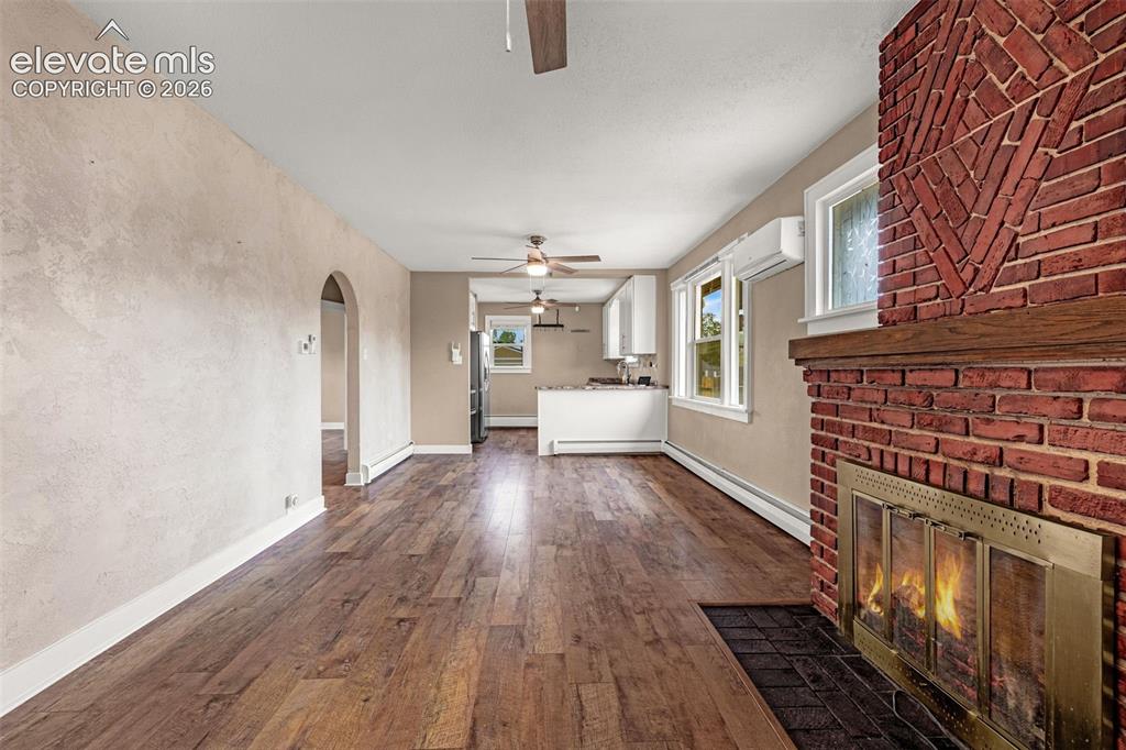 Image 10 of 44: Living Room