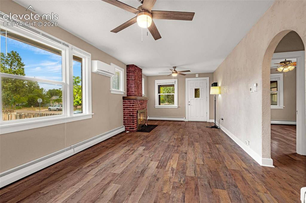 Image 12 of 44: Living Room
