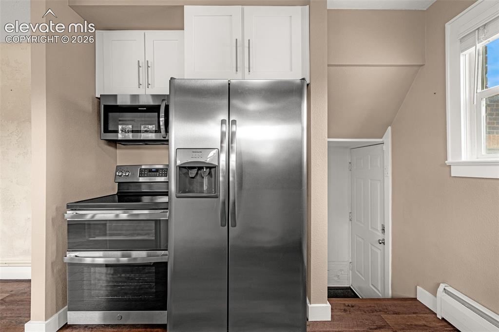 Image 17 of 44: Kitchen
