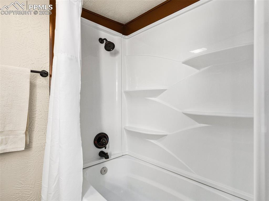 Image 13 of 39: Bathroom