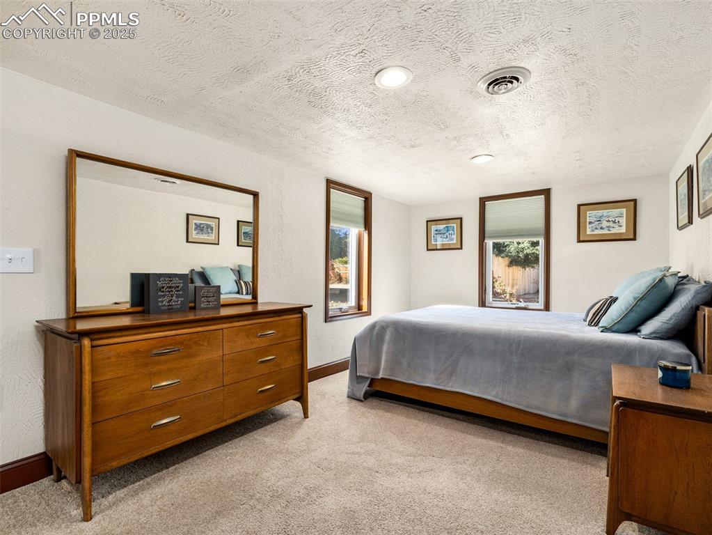 Image 18 of 39: Bedroom