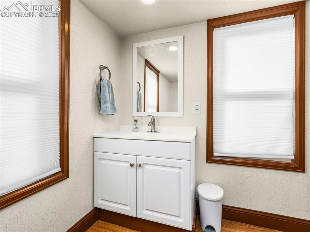 Image 20 of 39: Bathroom