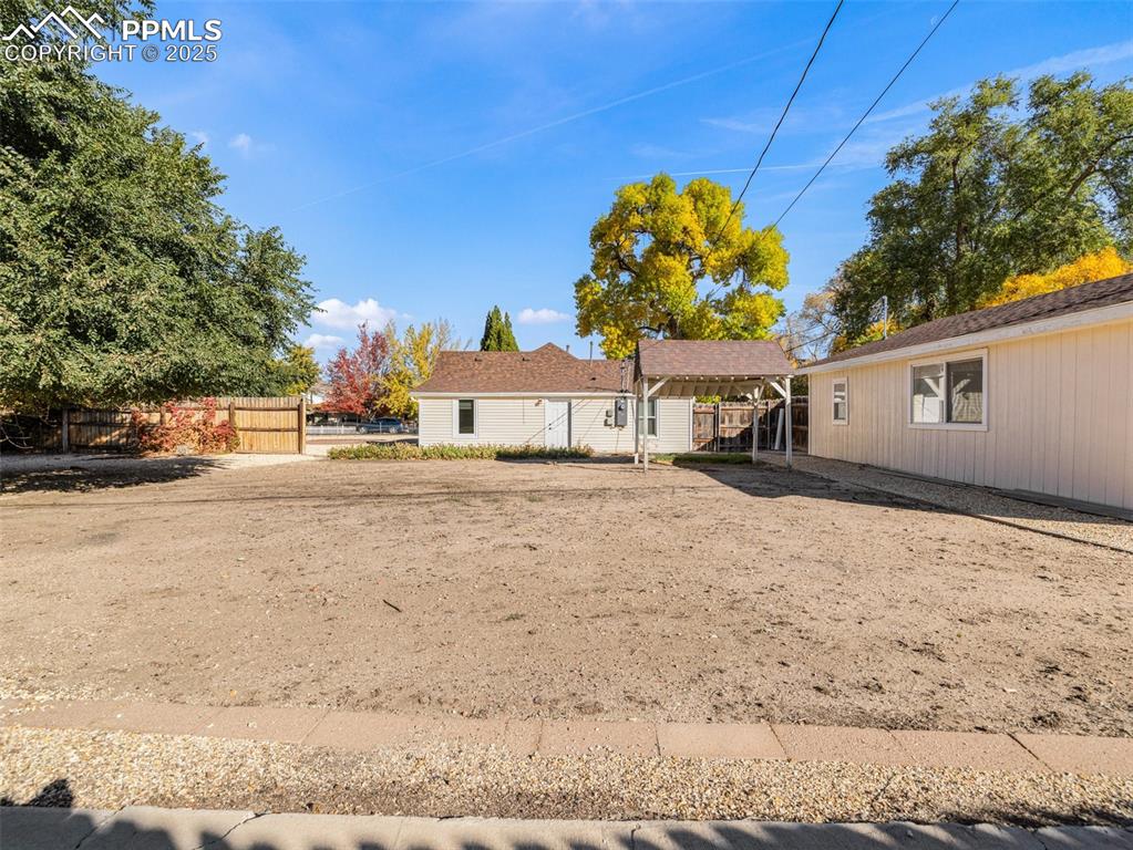 Image 28 of 39: Back of Structure