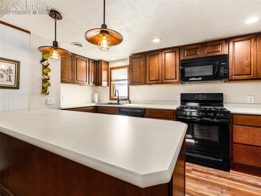 Image 5 of 39: Kitchen