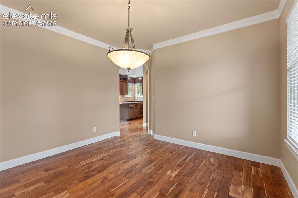 Image 22 of 47: Dining Area