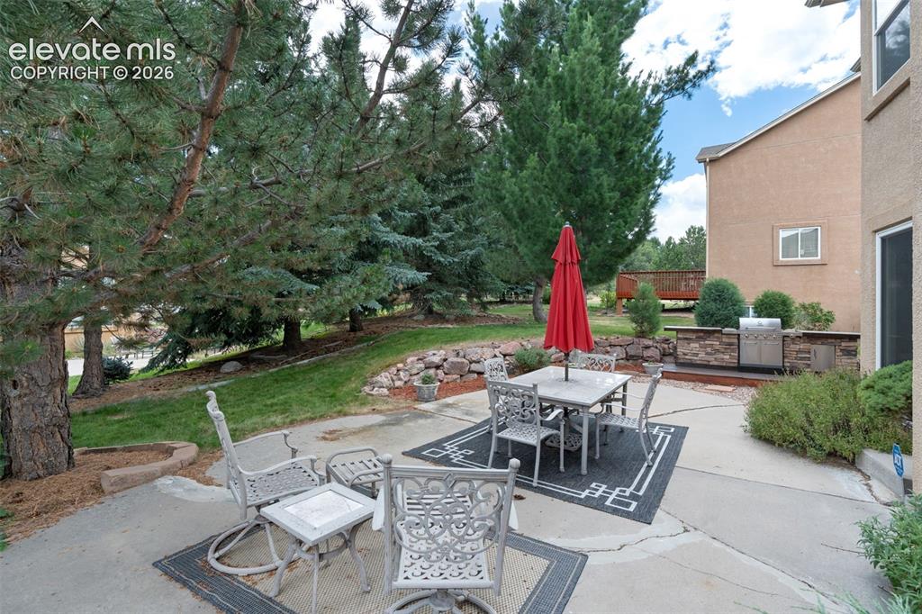 Image 45 of 48: Patio