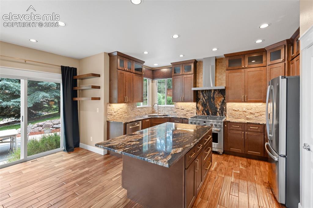 Image 7 of 47: Kitchen