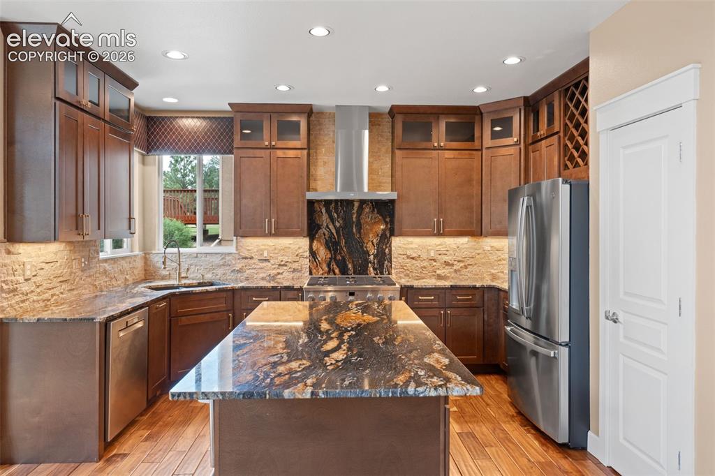 Image 8 of 47: Kitchen