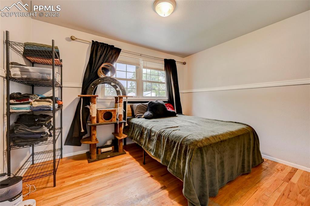 Image 15 of 30: Bedroom